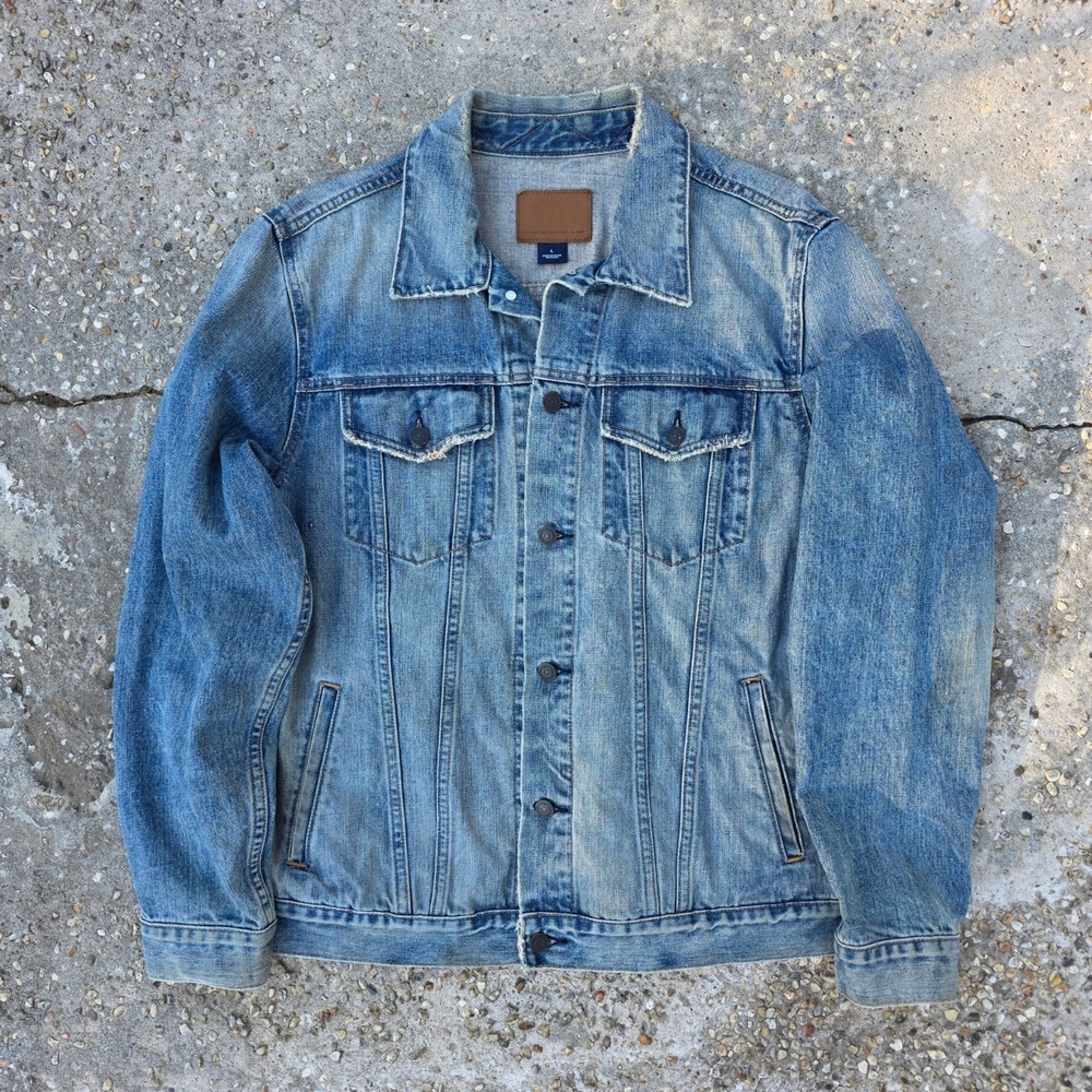 Vintage GAP Denim Trucker Jacket Light Wash Blue Men's Large Y2K 2006 Distressed